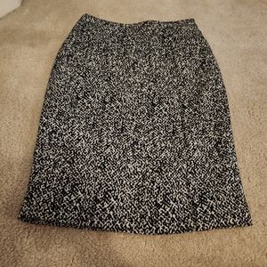 Black/ White patterned skirt